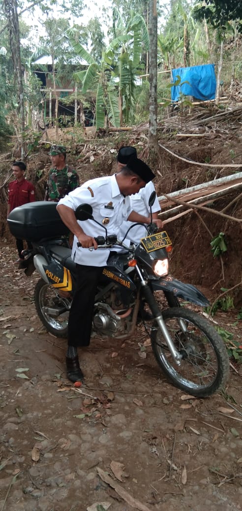 Bersama Rombongan, Wakil Bupati Gowa Meninjau Lokasi Bencana Di Desa Tassese