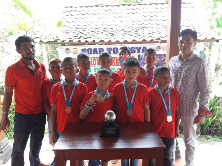SSB) U-10, Tim Telkom Makassar Meraih Juara 3 Dalam Laga Bola Nasional Se-Indonesia