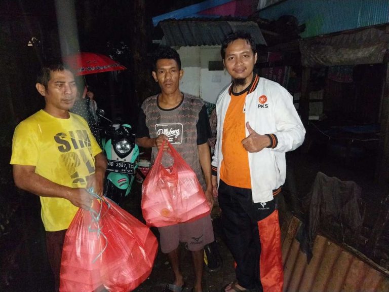 DPD PKS Maros Bergerak Cepat Buka Dapur Umum Untuk Warga Terdampak Banjir
